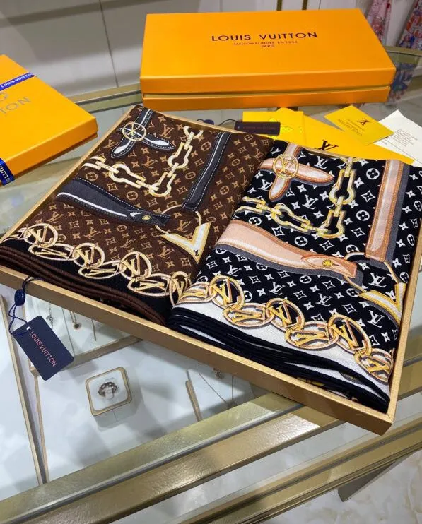 【2026】【LV Louis Vuitton ルイ·ヴィトン】オートクチュール ファッション トランジショナル カラー ロング ビアード スカーフ140*140CM
