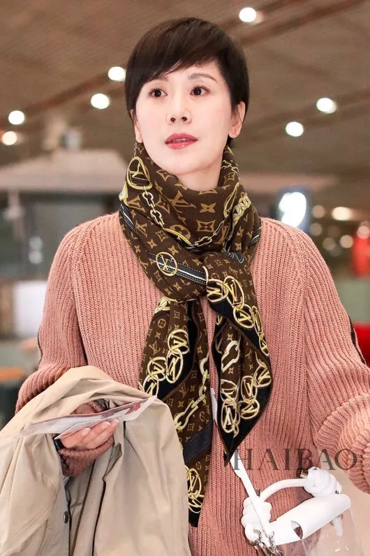 【2026】【LV Louis Vuitton ルイ·ヴィトン】オートクチュール ファッション トランジショナル カラー ロング ビアード スカーフ140*140CM