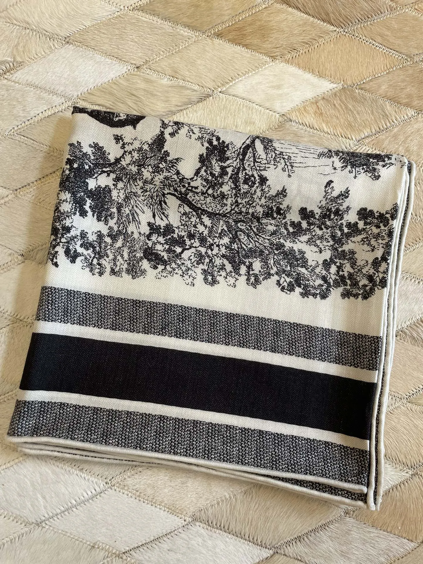 【2026】【DIOR ディオール 】オートクチュール ファッション トランジショナル カラー ロング ビアード スカーフ90*90CM
