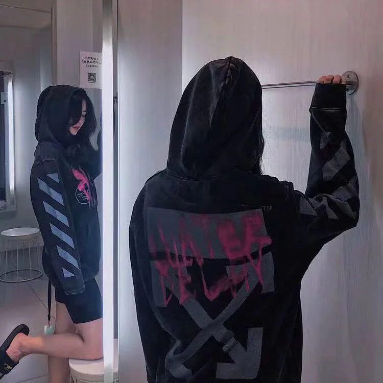 【2026】【OFF-WHITE 】男女兼用、ご好評に付き再入荷！