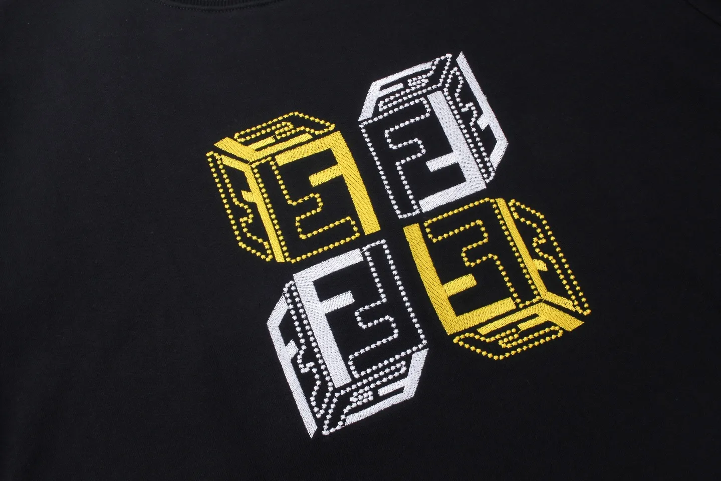 【2026】【FENDI  公式旗艦店】フェンディ丸首の衛衣 スウェット ご好評に付き再入荷！