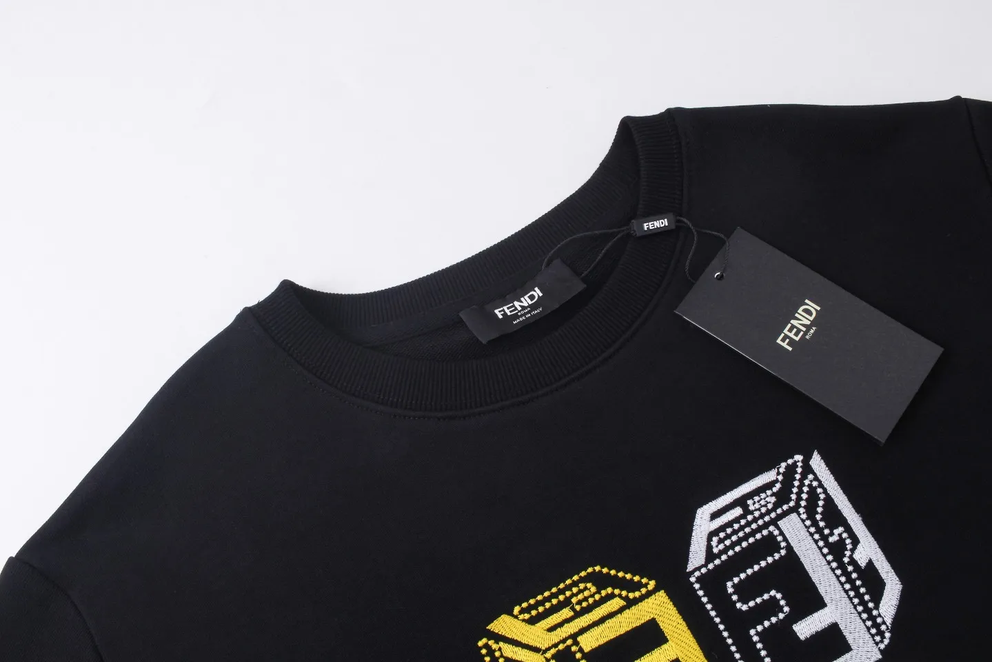 【2026】【FENDI  公式旗艦店】フェンディ丸首の衛衣 スウェット ご好評に付き再入荷！