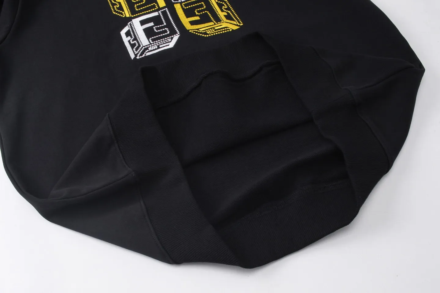 【2026】【FENDI  公式旗艦店】フェンディ丸首の衛衣 スウェット ご好評に付き再入荷！