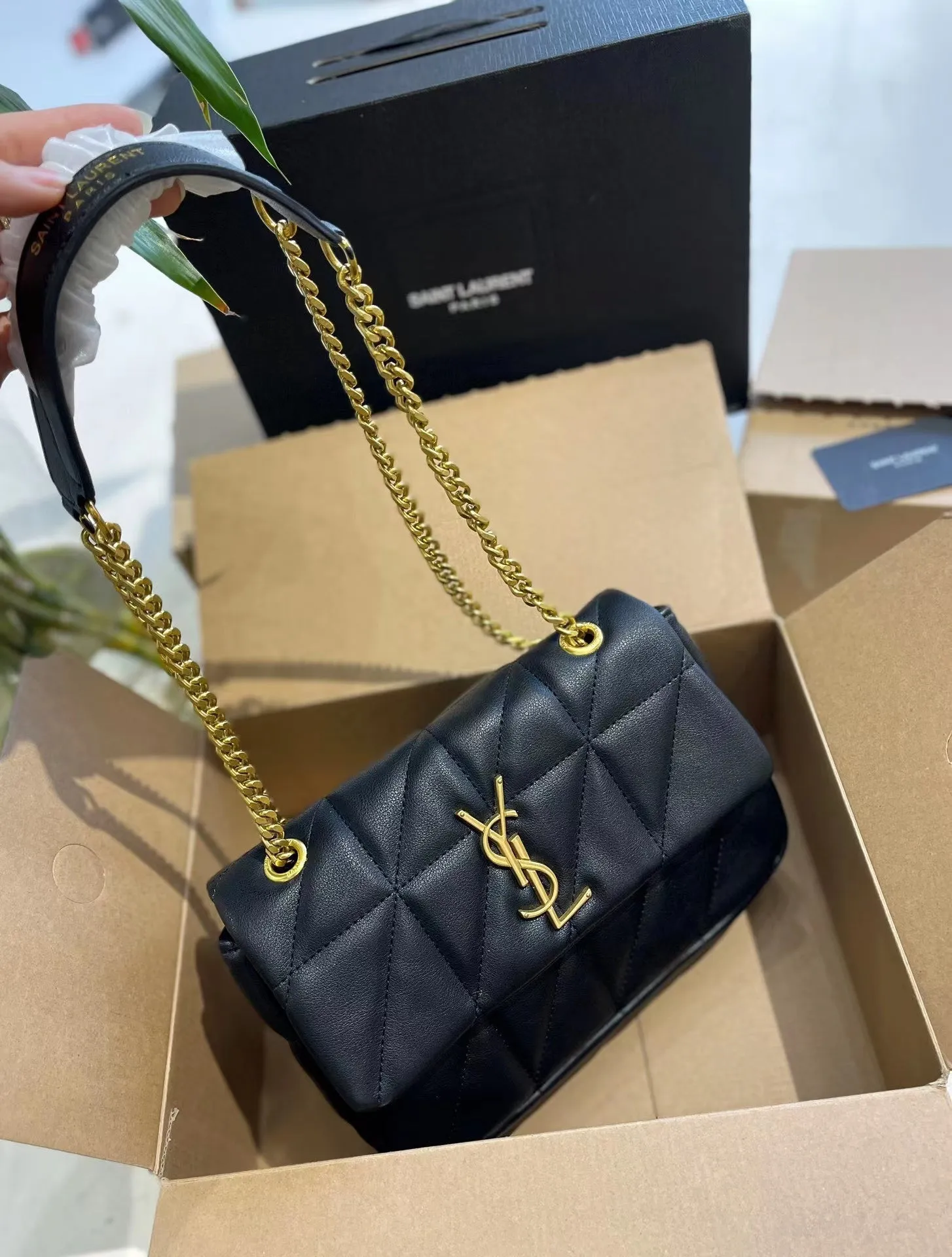 【2026】SAINT LAURENT Ysl Niki フラップメッセンジャーバッグ 黒と白