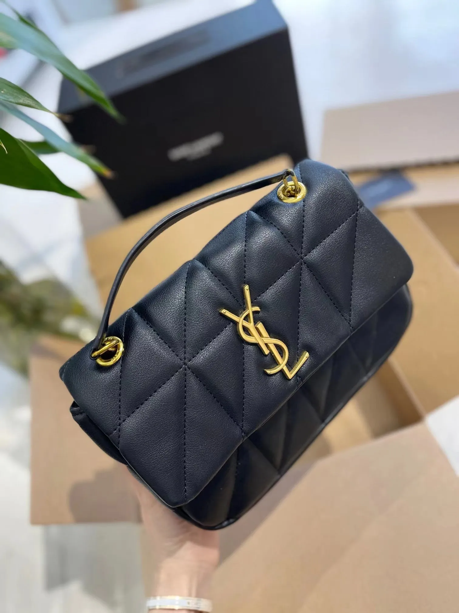 【2026】SAINT LAURENT Ysl Niki フラップメッセンジャーバッグ 黒と白