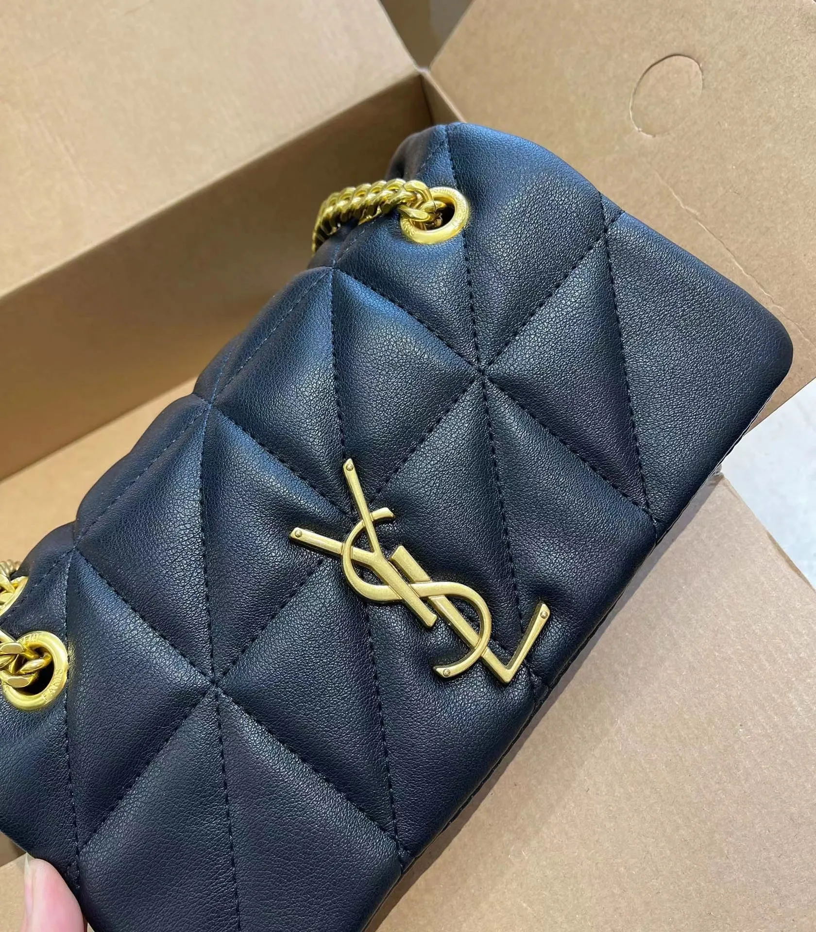 【2026】SAINT LAURENT Ysl Niki フラップメッセンジャーバッグ 黒と白