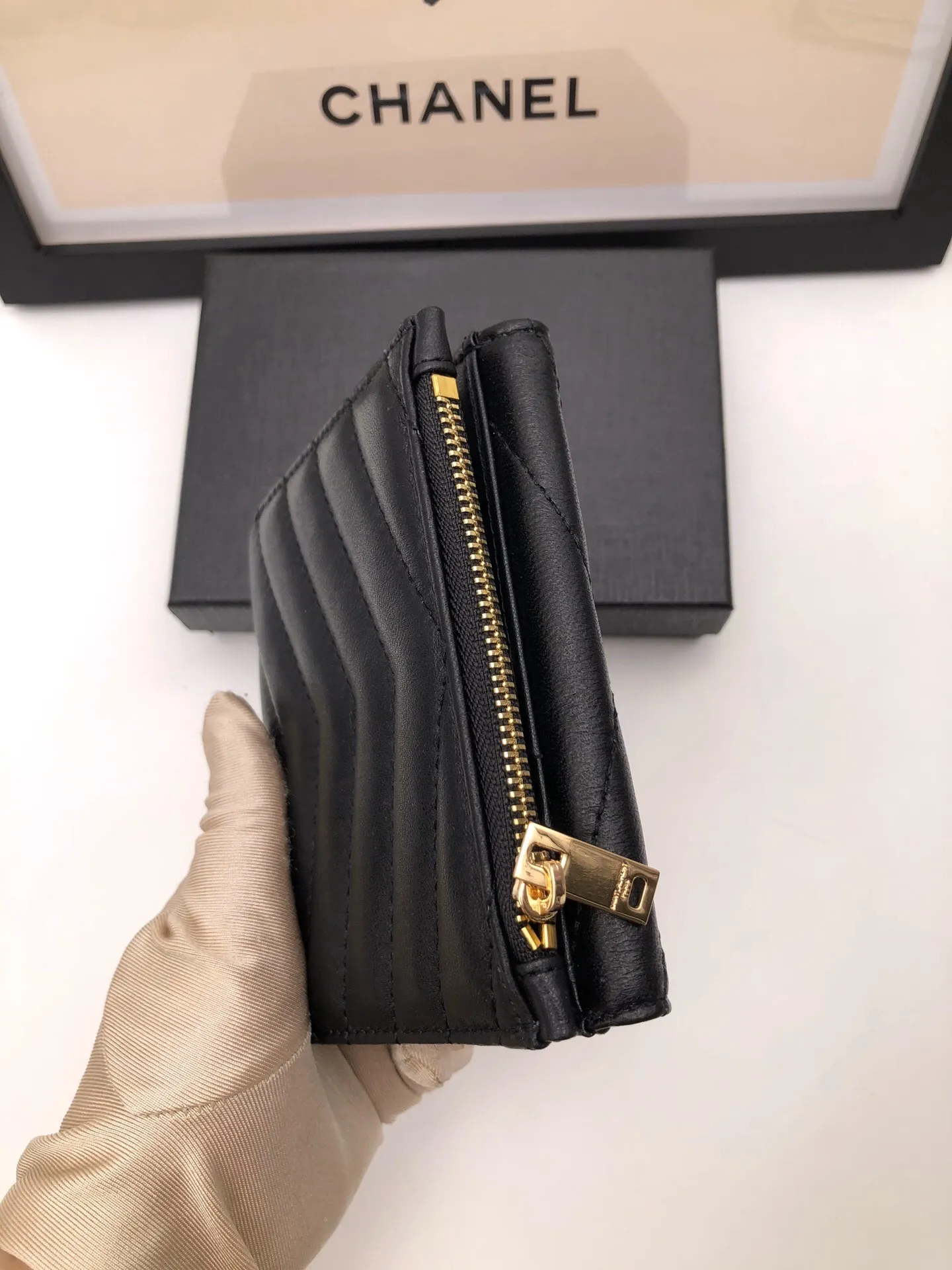 【2026】SAINT LAURENT YSL モノグラム コンパクト スリーフォールド ウォレット（ブラック／テクスチャードキルティングレザー）12.5*10*2.5cm