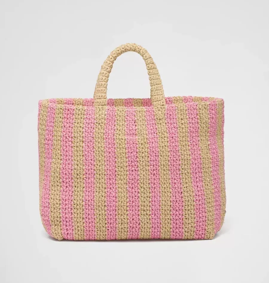 【2026】【PRADA】パリ限定！長澤まさみさん着用！夏らしいムードの大人気のラフィアトートバッグ！！