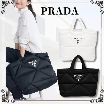 【2026】特価 3日で入荷します VERY雑誌掲載 PRADA 新作 パデッドRe Nylon トートバッグ-BUYMA