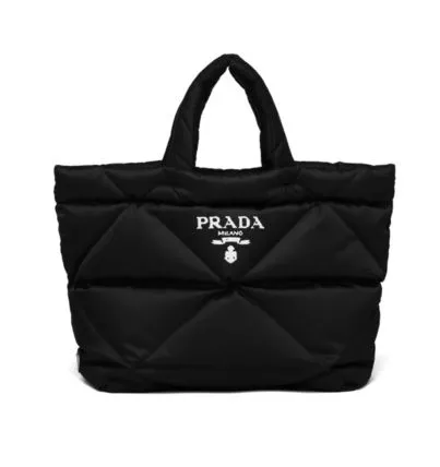 【2026】特価 3日で入荷します VERY雑誌掲載 PRADA 新作 パデッドRe Nylon トートバッグ-BUYMA
