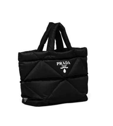 【2026】特価 3日で入荷します VERY雑誌掲載 PRADA 新作 パデッドRe Nylon トートバッグ-BUYMA