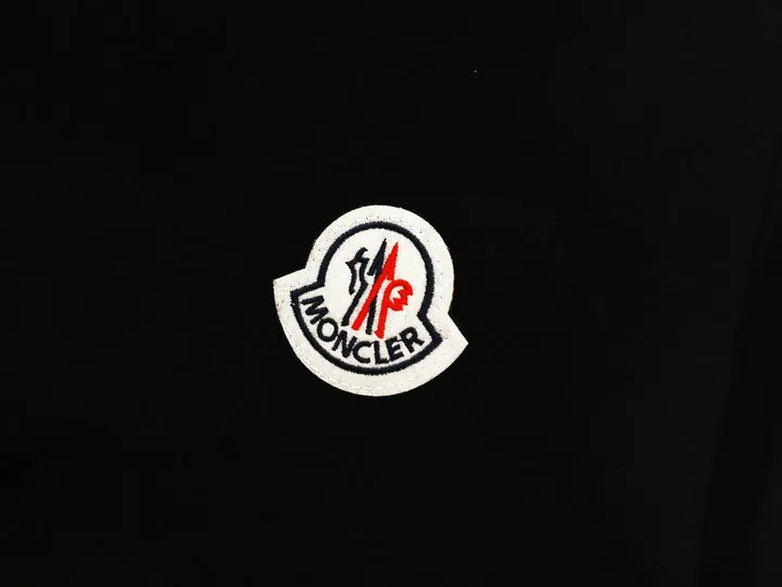 【2026】【MONCLER】モンクレール スウェットシャツ 男女兼用【即日出荷】