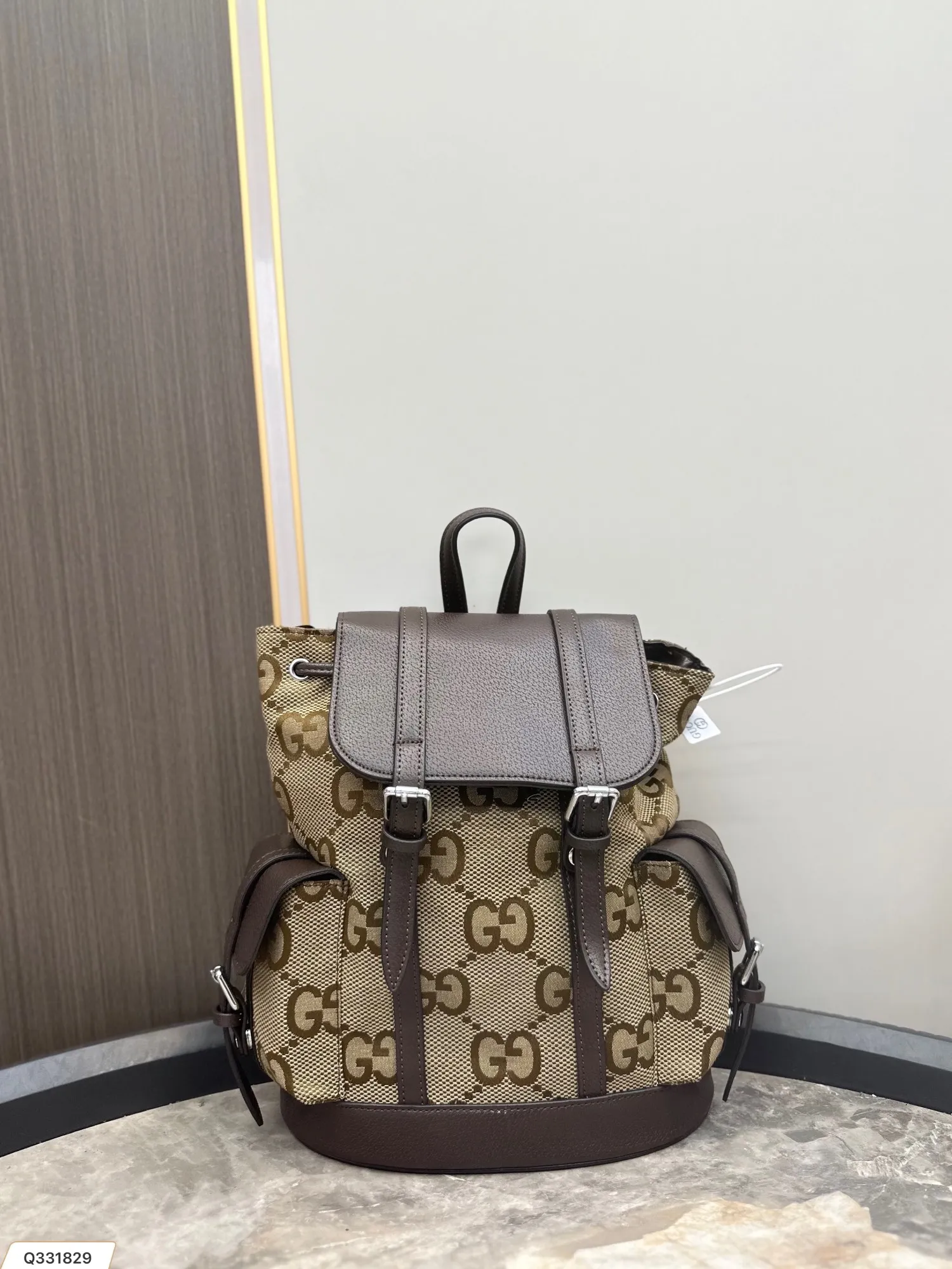 【2026】【DIOR  公式 旗艦店】ディオール  リュックサック   当日出荷 好評に付き再入荷！24*28CM