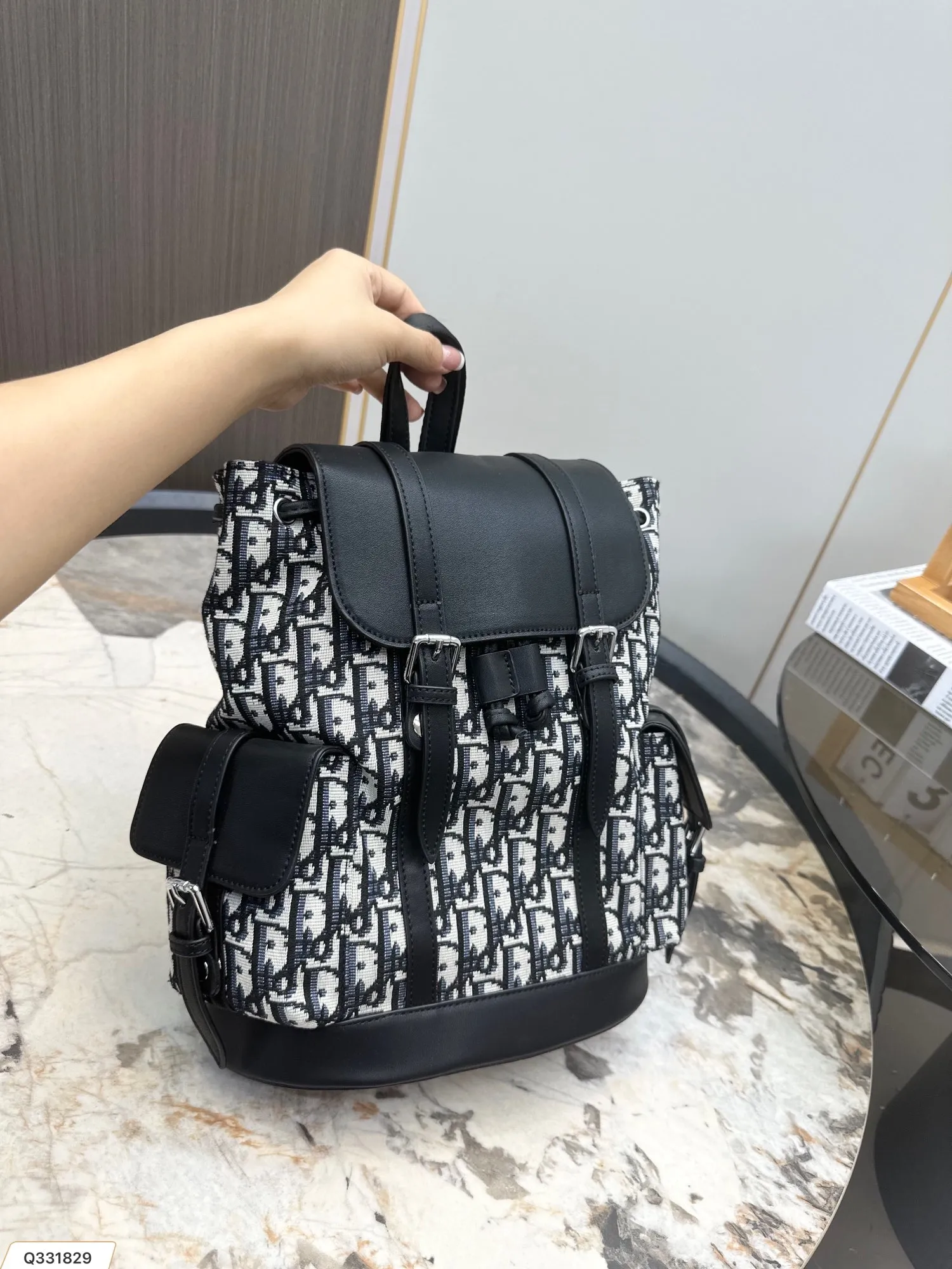 【2026】【DIOR  公式 旗艦店】ディオール  リュックサック   当日出荷 好評に付き再入荷！24*28CM