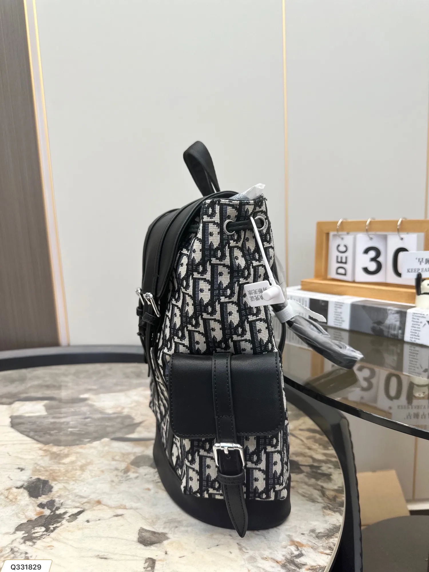 【2026】【DIOR  公式 旗艦店】ディオール  リュックサック   当日出荷 好評に付き再入荷！24*28CM