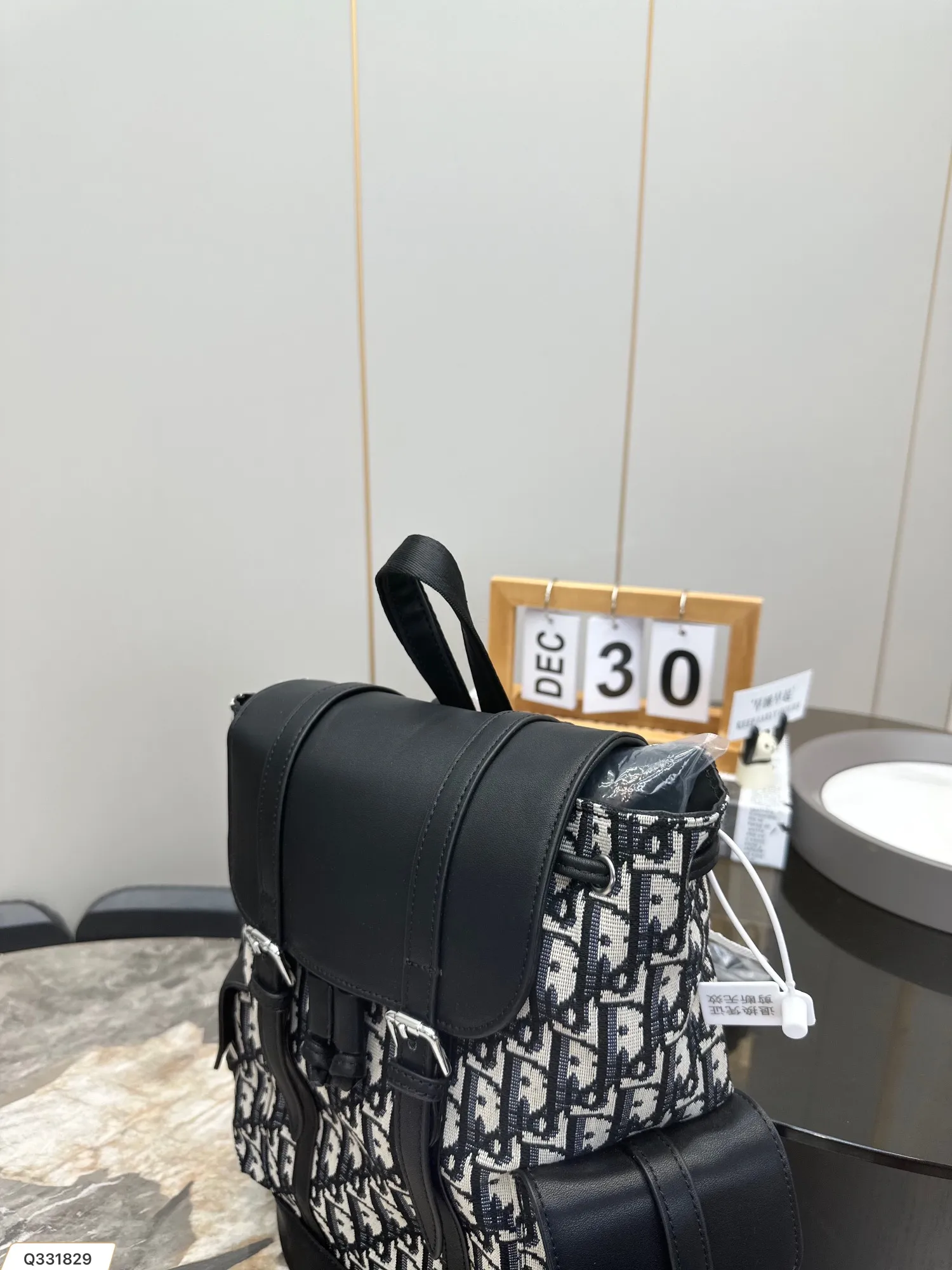 【2026】【DIOR  公式 旗艦店】ディオール  リュックサック   当日出荷 好評に付き再入荷！24*28CM
