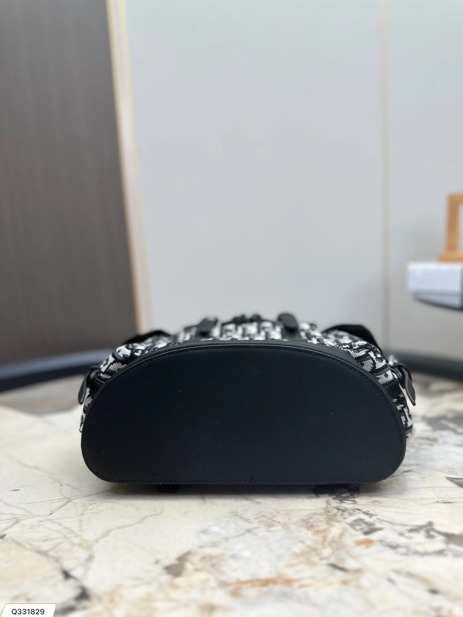 【2026】【DIOR  公式 旗艦店】ディオール  リュックサック   当日出荷 好評に付き再入荷！24*28CM
