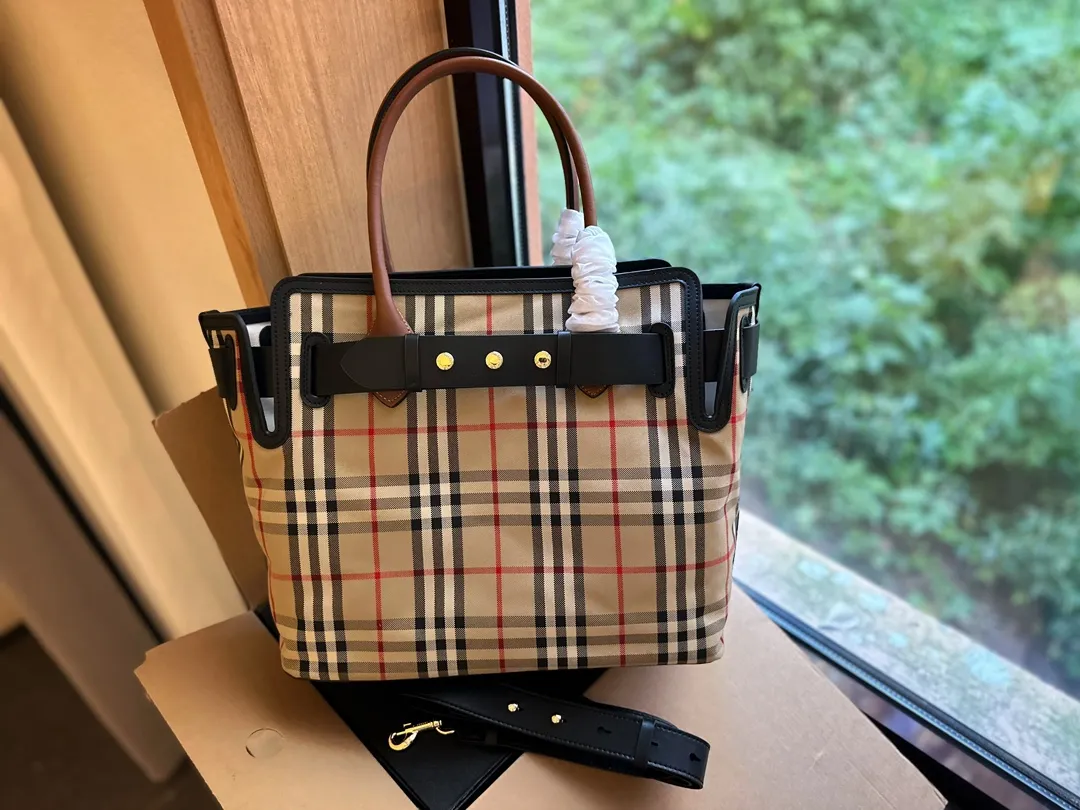 【2026】【BURBERRY 公式旗艦店】バーバリー    ハンドバッグ 当日出荷 好評に付き再入荷！33*29CM