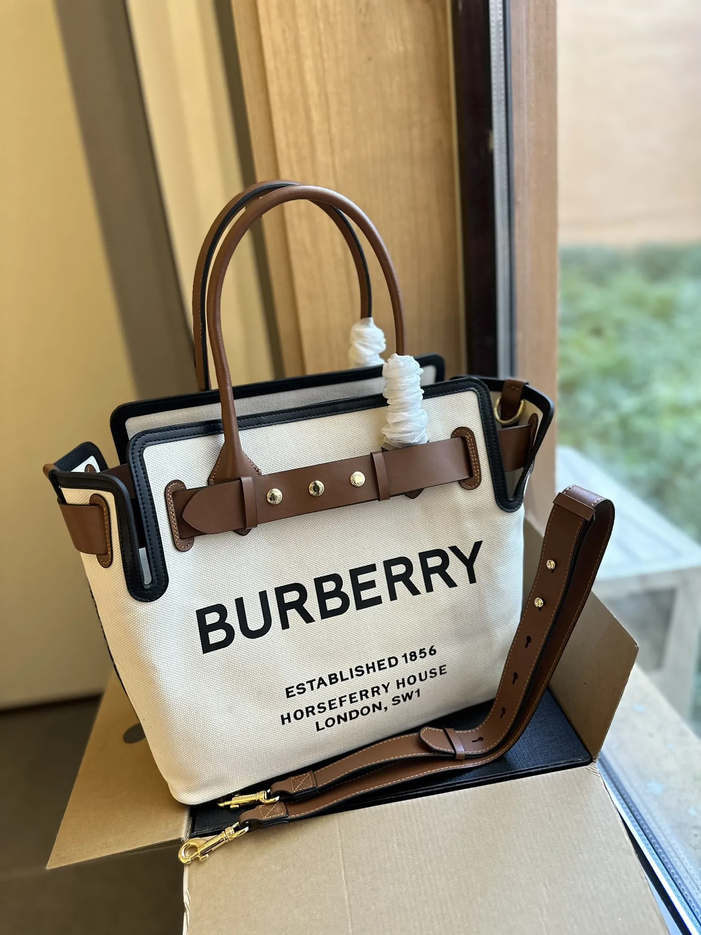 【2026】【BURBERRY 公式旗艦店】バーバリー    ハンドバッグ 当日出荷 好評に付き再入荷！33*29CM