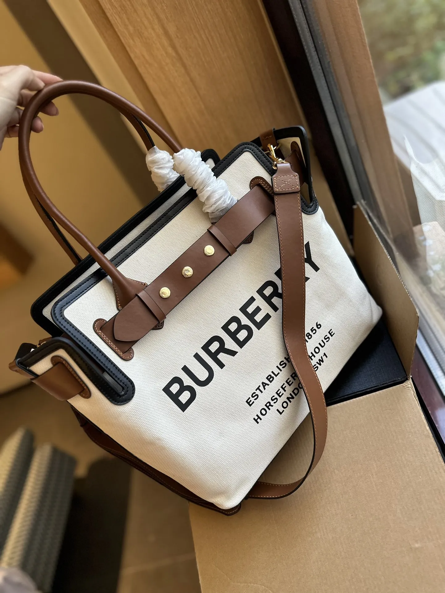 【2026】【BURBERRY 公式旗艦店】バーバリー    ハンドバッグ 当日出荷 好評に付き再入荷！33*29CM
