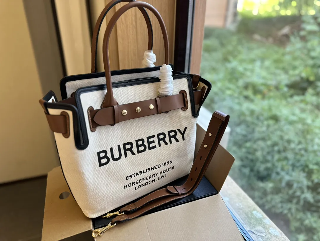 【2026】【BURBERRY 公式旗艦店】バーバリー    ハンドバッグ 当日出荷 好評に付き再入荷！33*29CM