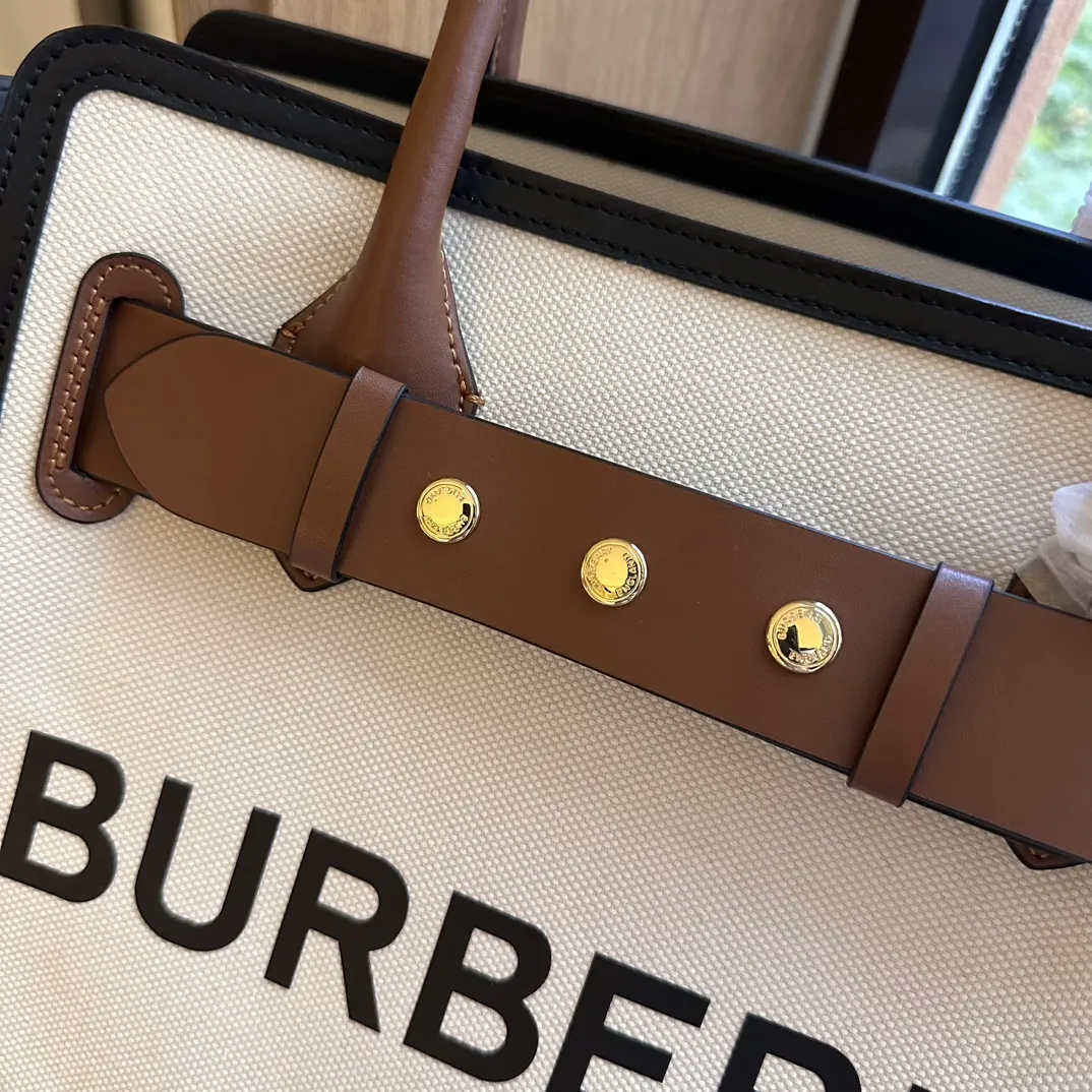 【2026】【BURBERRY 公式旗艦店】バーバリー    ハンドバッグ 当日出荷 好評に付き再入荷！33*29CM