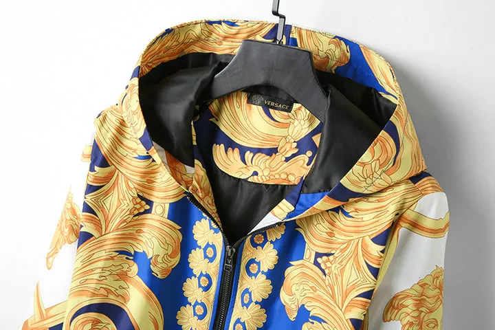 【2026】【VERSACE 公式旗艦店】ヴェルサーチ ジャケット着好評に付き再入荷！