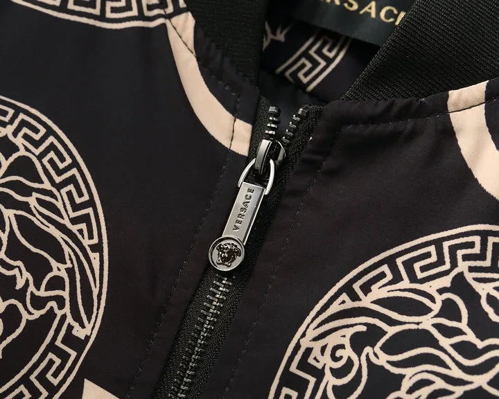 【2026】【VERSACE 公式旗艦店】ヴェルサーチ ジャケット着好評に付き再入荷！