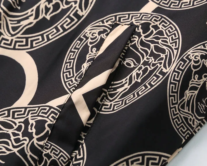 【2026】【VERSACE 公式旗艦店】ヴェルサーチ ジャケット着好評に付き再入荷！