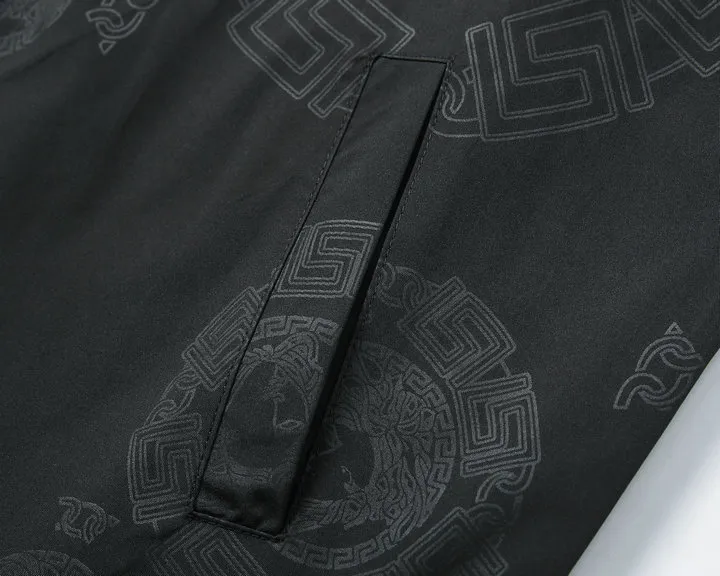 【2026】【VERSACE 公式旗艦店】ヴェルサーチ ジャケット着好評に付き再入荷！