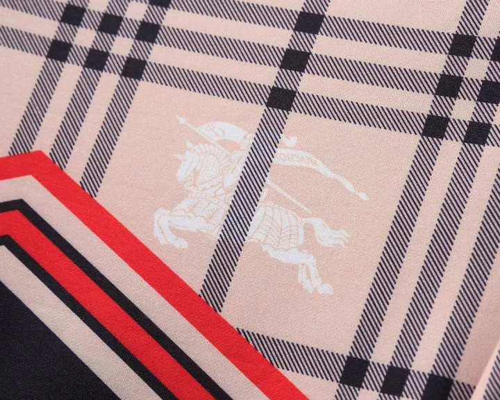 【2026】【BURBERRY 公式旗艦店】バーバリー  丸首の衛衣 スウェット ご好評に付き再入荷！