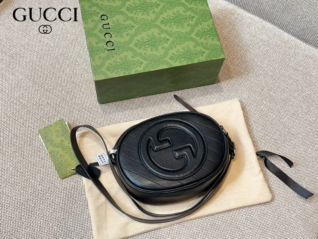 【2026】【GUCCI 公式旗艦店】クッチ    ショルダーバッグ 当日出荷 好評に付き再入荷！20*15CM