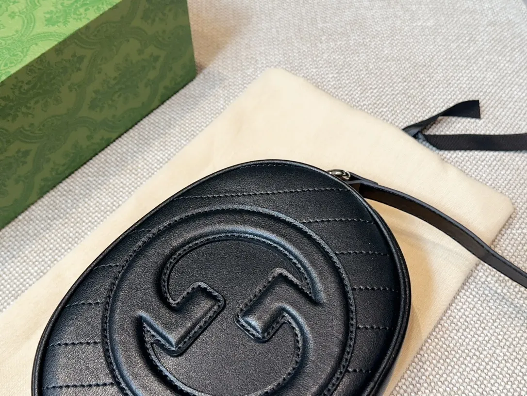 【2026】【GUCCI 公式旗艦店】クッチ    ショルダーバッグ 当日出荷 好評に付き再入荷！20*15CM