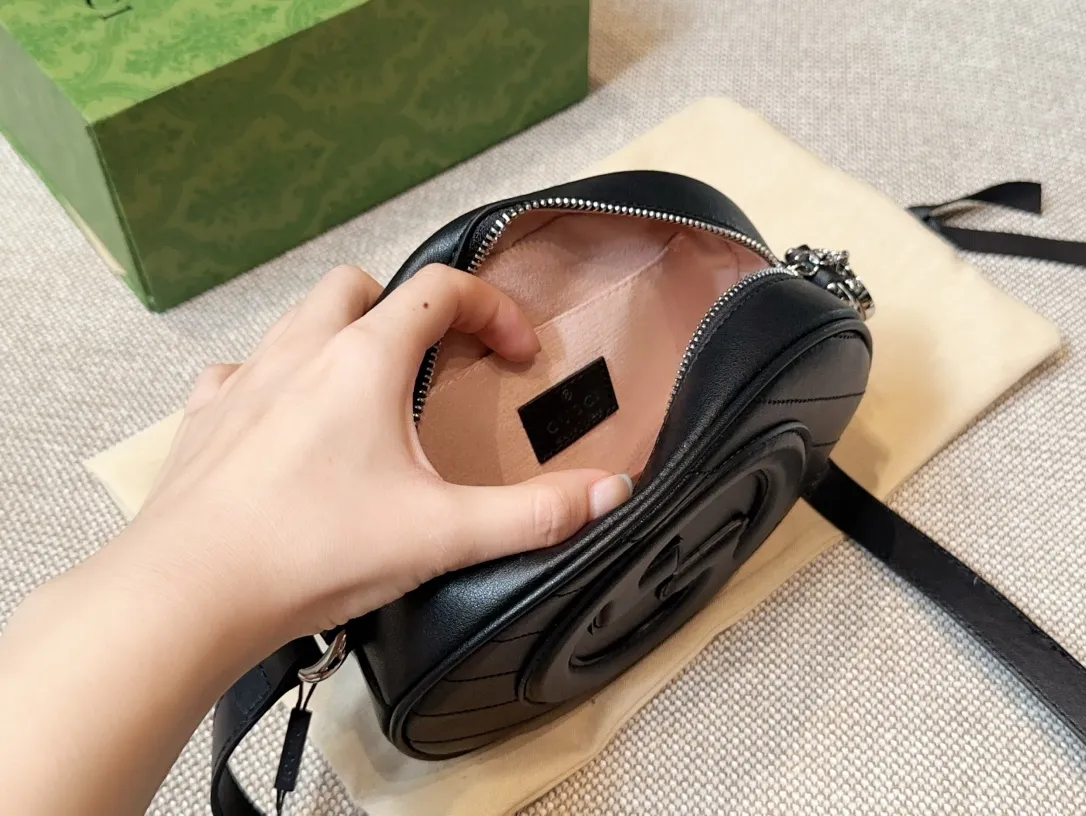 【2026】【GUCCI 公式旗艦店】クッチ    ショルダーバッグ 当日出荷 好評に付き再入荷！20*15CM