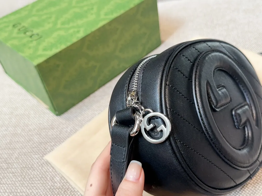 【2026】【GUCCI 公式旗艦店】クッチ    ショルダーバッグ 当日出荷 好評に付き再入荷！20*15CM
