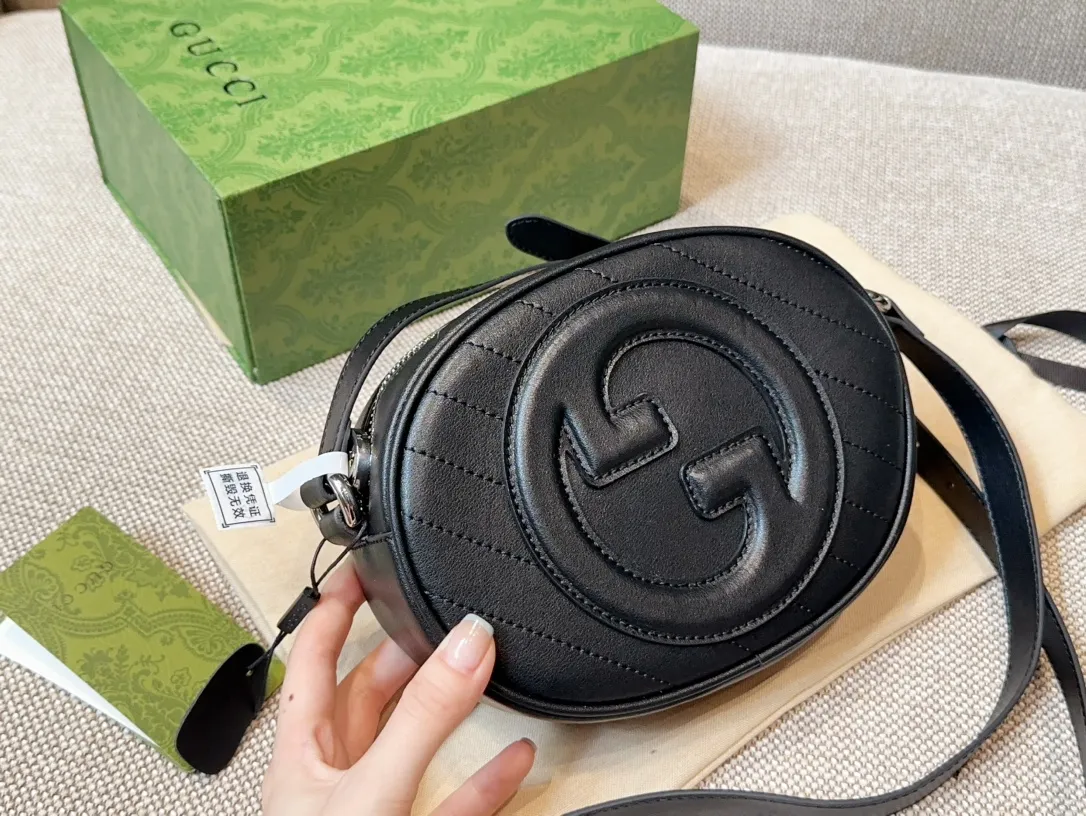 【2026】【GUCCI 公式旗艦店】クッチ    ショルダーバッグ 当日出荷 好評に付き再入荷！20*15CM