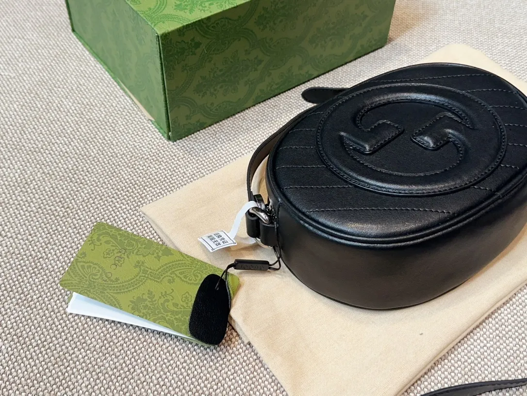 【2026】【GUCCI 公式旗艦店】クッチ    ショルダーバッグ 当日出荷 好評に付き再入荷！20*15CM