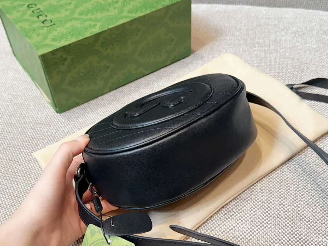 【2026】【GUCCI 公式旗艦店】クッチ    ショルダーバッグ 当日出荷 好評に付き再入荷！20*15CM
