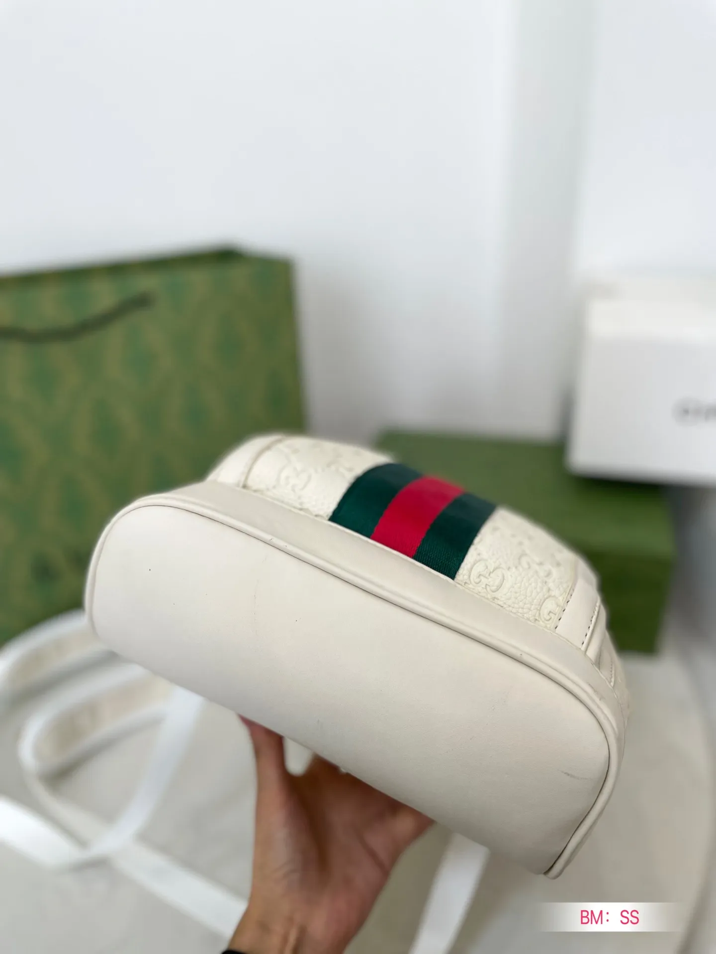 【2026】【GUCCI 公式旗艦店】グッチ  リュックサック 当日出荷 好評に付き再入荷！23*32CM