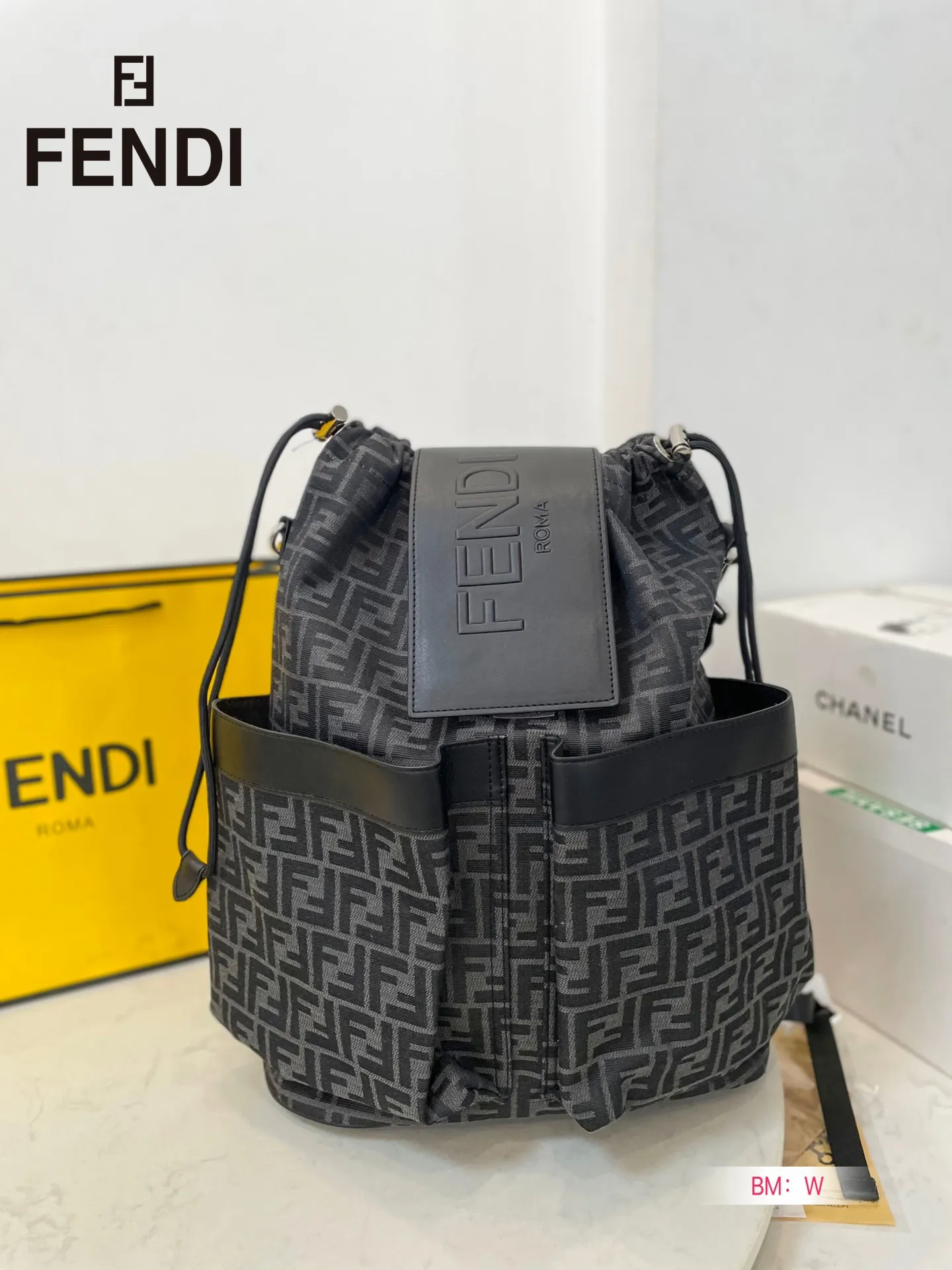 【2026】【FENDI  公式旗艦店】フェンディ  リュックサック  当日出荷 好評に付き再入荷！35*44CM
