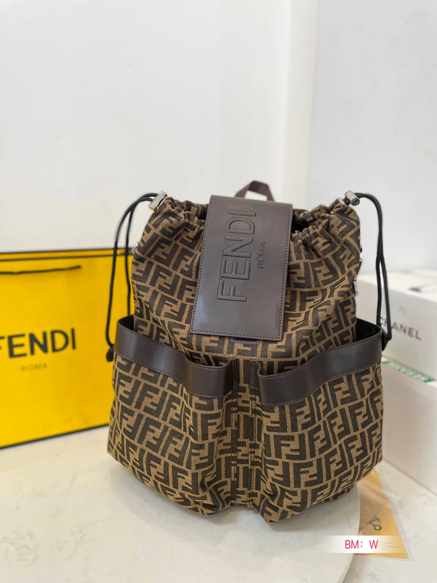 【2026】【FENDI  公式旗艦店】フェンディ  リュックサック  当日出荷 好評に付き再入荷！35*44CM
