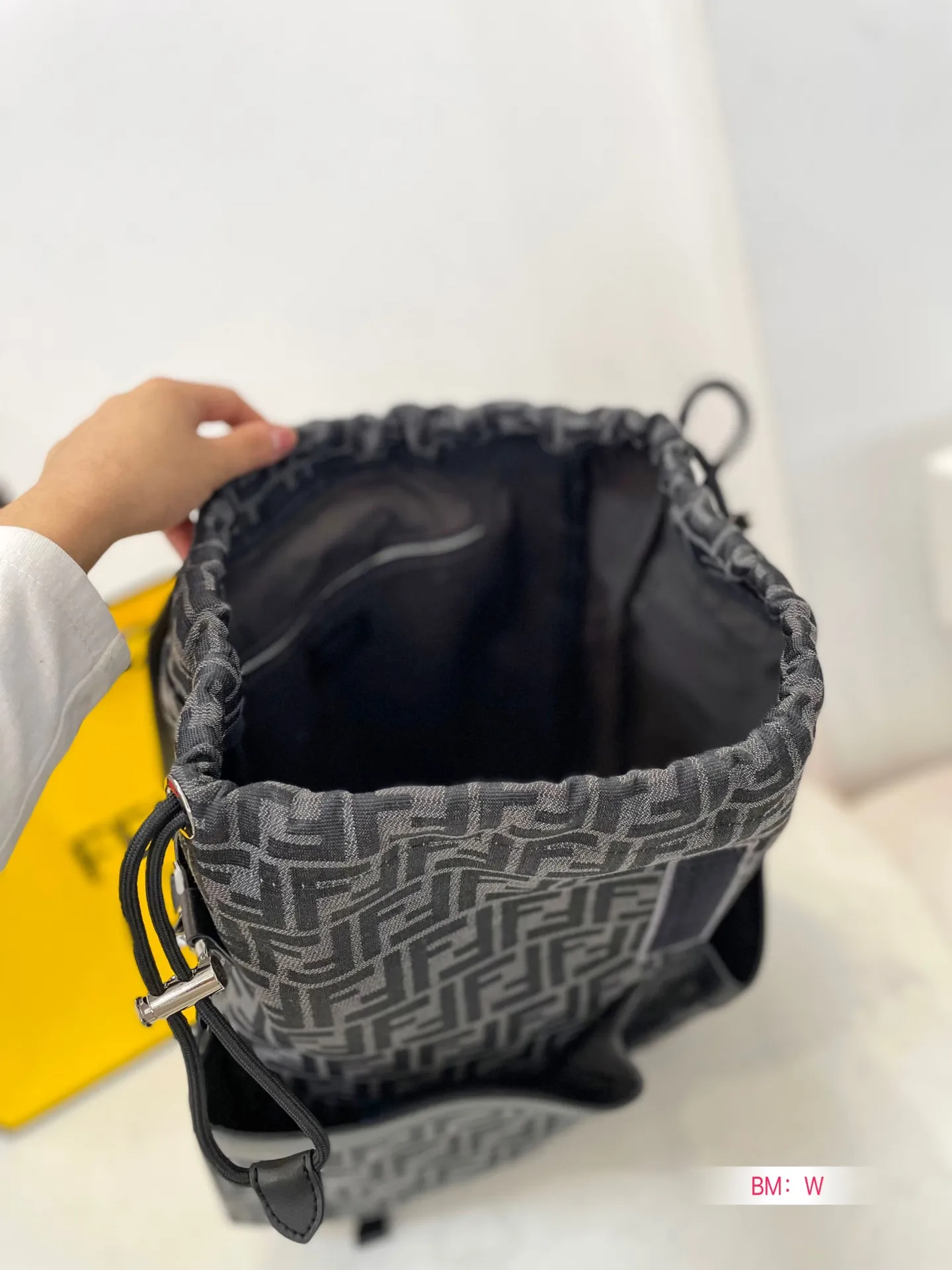 【2026】【FENDI  公式旗艦店】フェンディ  リュックサック  当日出荷 好評に付き再入荷！35*44CM