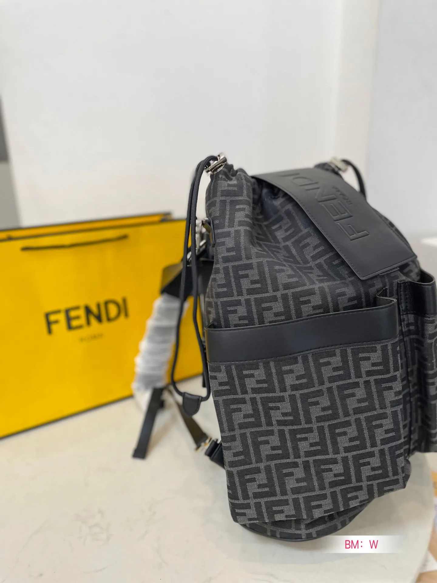 【2026】【FENDI  公式旗艦店】フェンディ  リュックサック  当日出荷 好評に付き再入荷！35*44CM