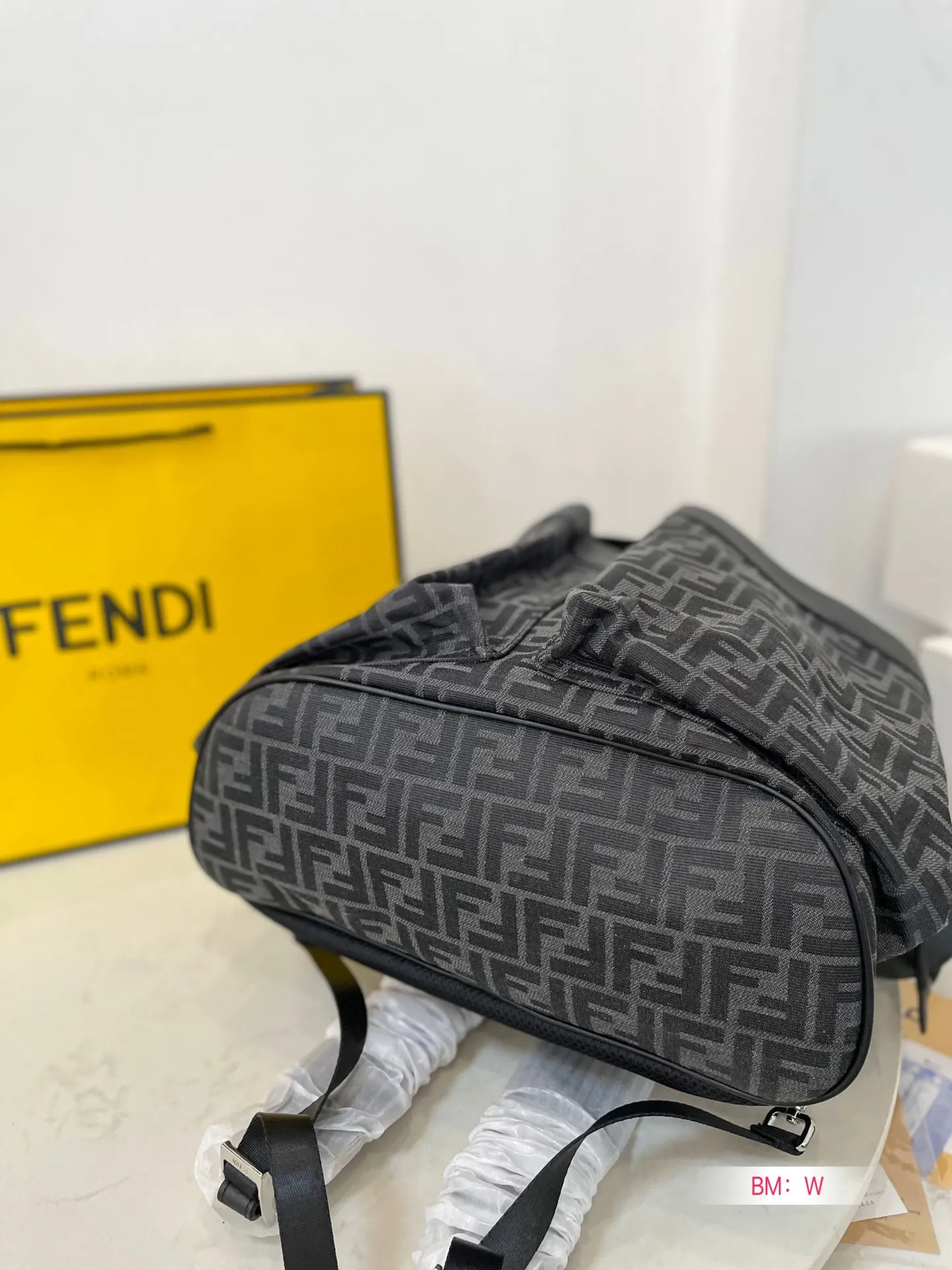【2026】【FENDI  公式旗艦店】フェンディ  リュックサック  当日出荷 好評に付き再入荷！35*44CM