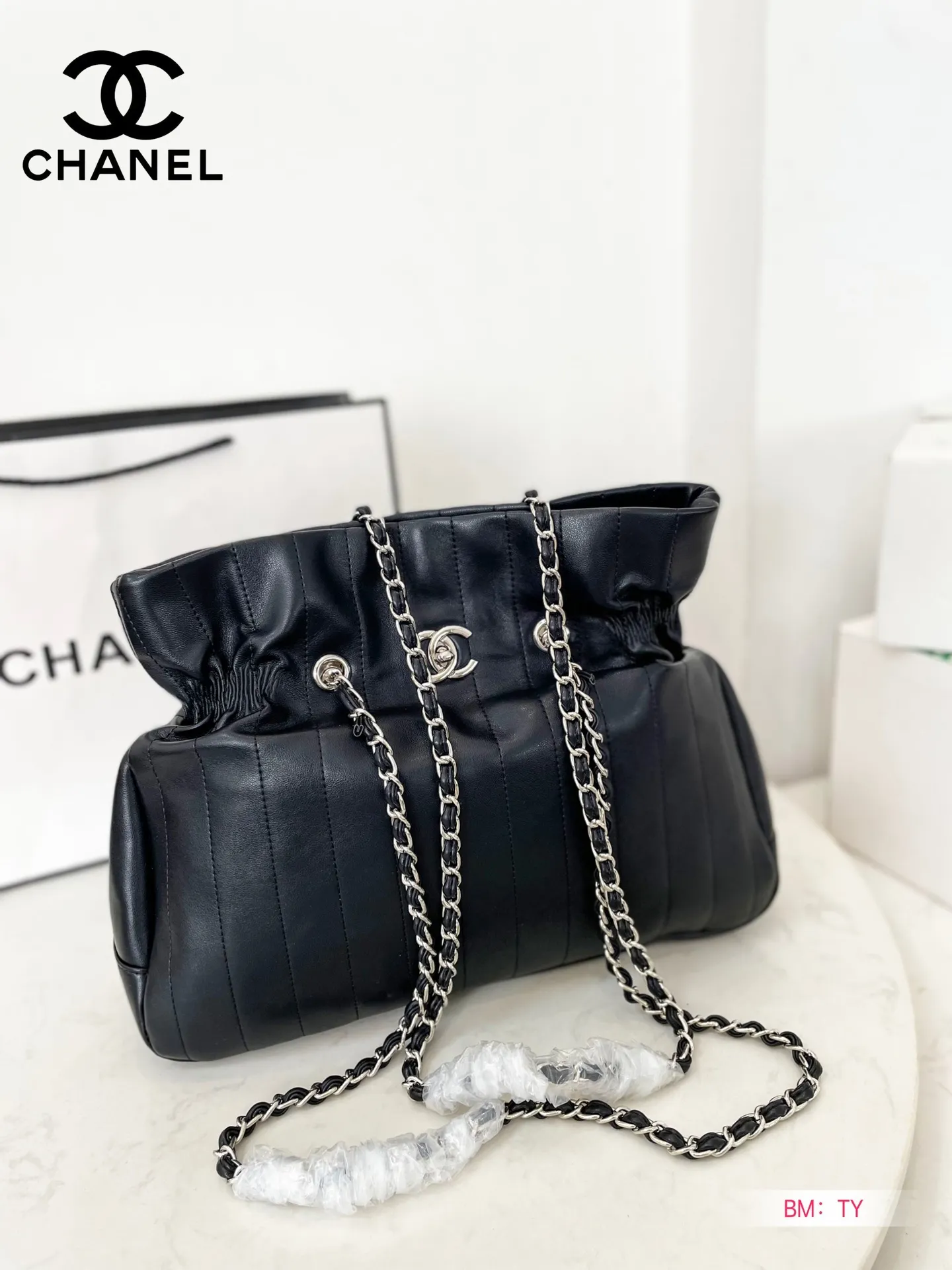 【2026】【CHANEL 公式旗艦店】シャネル  ハンドバッグ当日出荷 好評に付き再入荷！37*29CM
