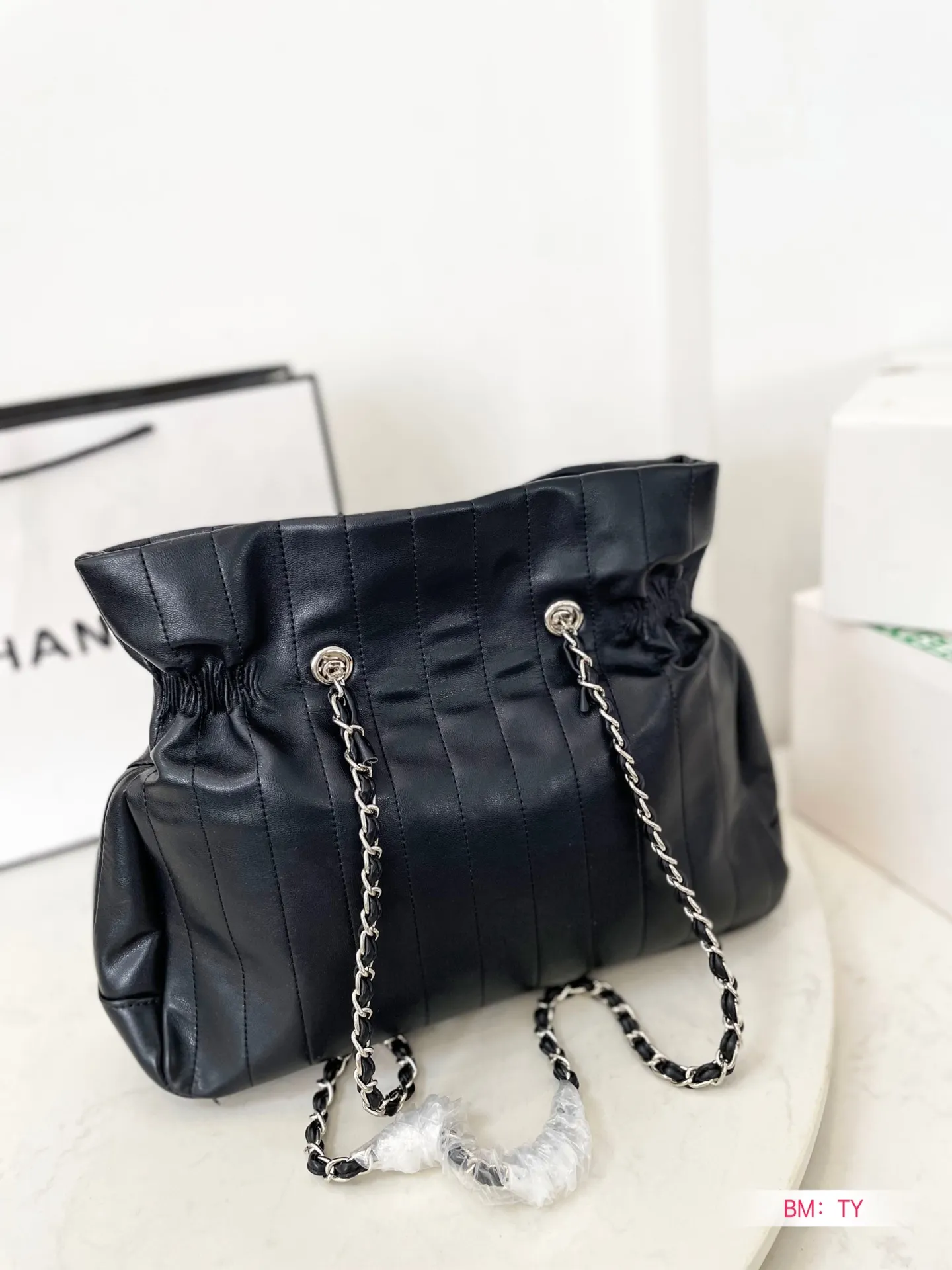 【2026】【CHANEL 公式旗艦店】シャネル  ハンドバッグ当日出荷 好評に付き再入荷！37*29CM