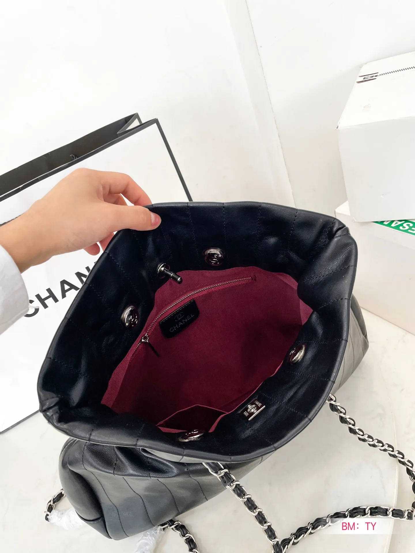 【2026】【CHANEL 公式旗艦店】シャネル  ハンドバッグ当日出荷 好評に付き再入荷！37*29CM