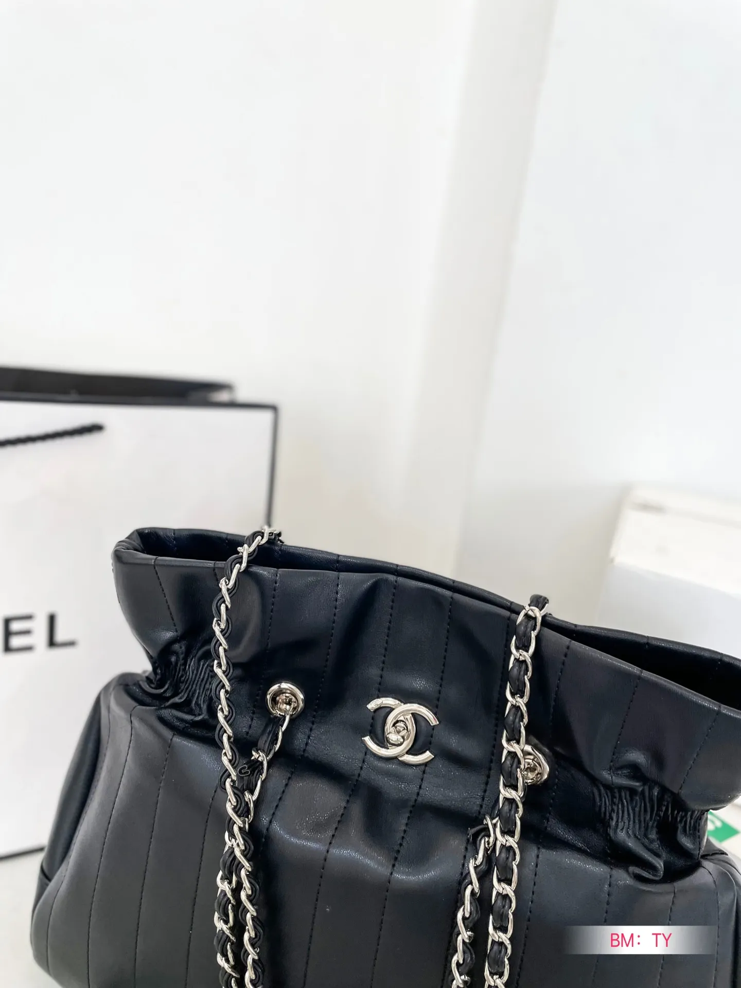 【2026】【CHANEL 公式旗艦店】シャネル  ハンドバッグ当日出荷 好評に付き再入荷！37*29CM