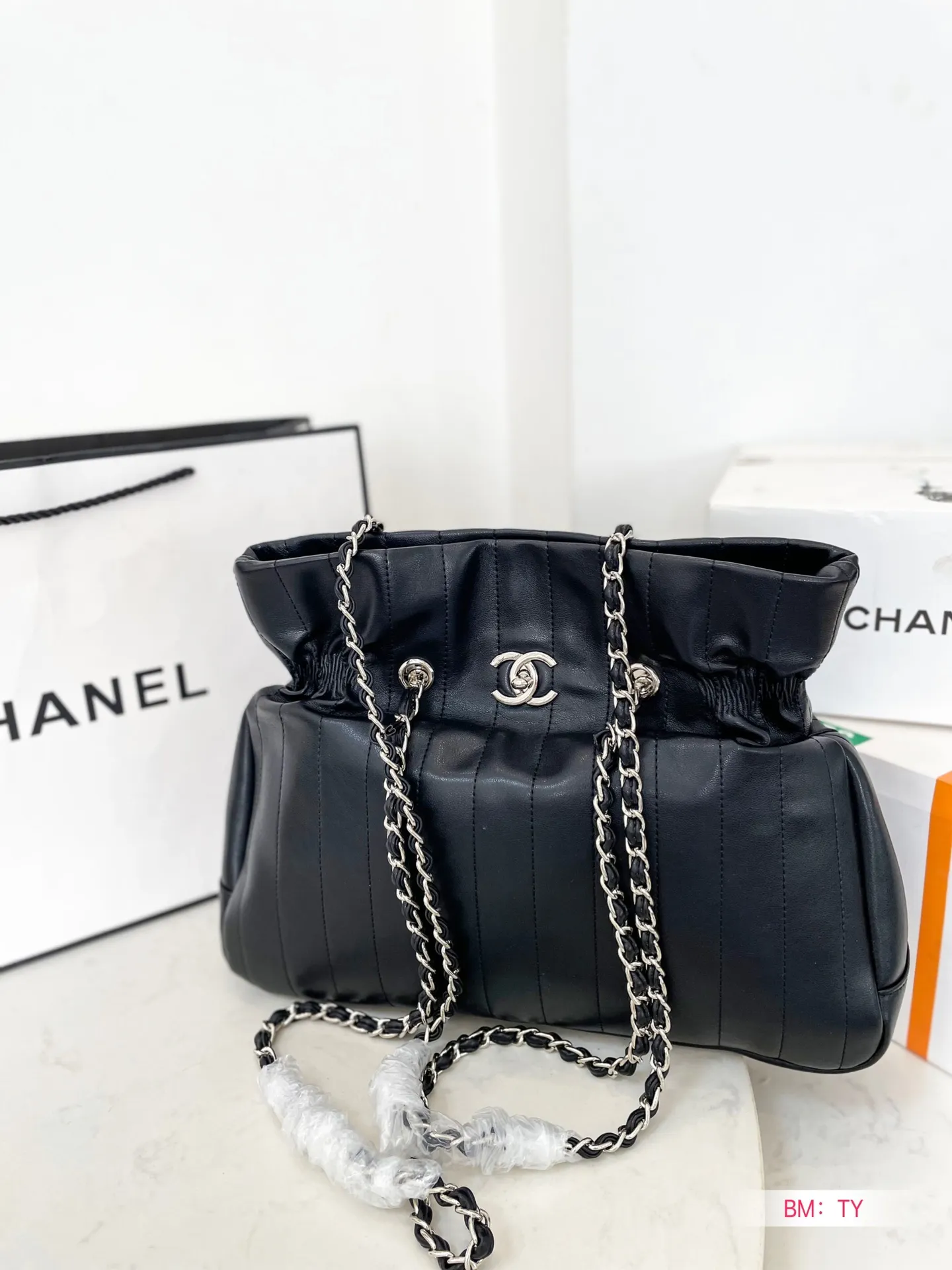 【2026】【CHANEL 公式旗艦店】シャネル  ハンドバッグ当日出荷 好評に付き再入荷！37*29CM