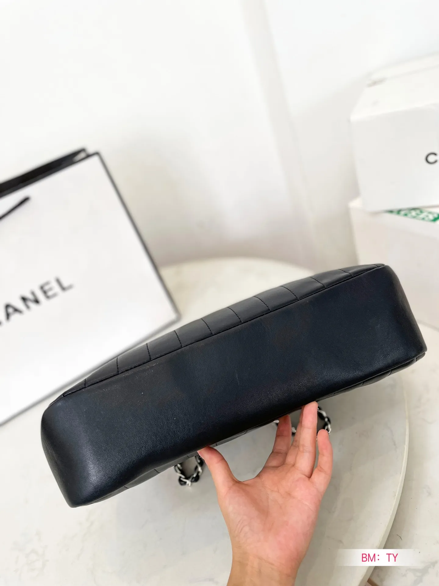 【2026】【CHANEL 公式旗艦店】シャネル  ハンドバッグ当日出荷 好評に付き再入荷！37*29CM
